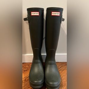 Brand new never worn Hunter tall rain boots